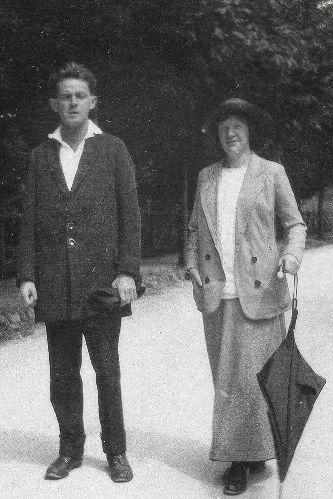 Egon Schiele and Wally Neuzil walking, showcasing early 20th-century fashion. Midjourney prompt engineering enhances emotional depth.