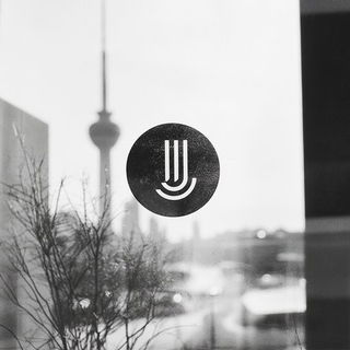 Cloudseal Ukiyo style, Midjourney V6.1: bold minimalist logo design for Istanbul city municipal services