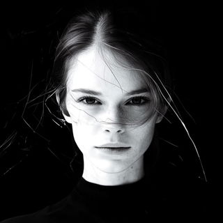 Impastographica style, Midjourney V6.1: photographic portrait of female protagonist