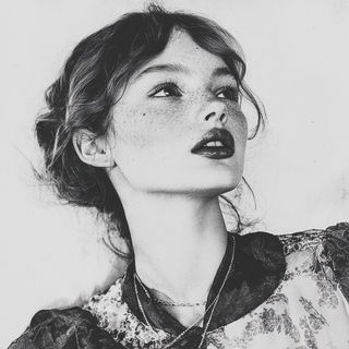 Kragmire Workshop style, Midjourney V6.1: photographic portrait of female protagonist