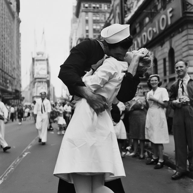 Alfred Eisenstaedt style, Midjourney V8.2, render 1 of 4
