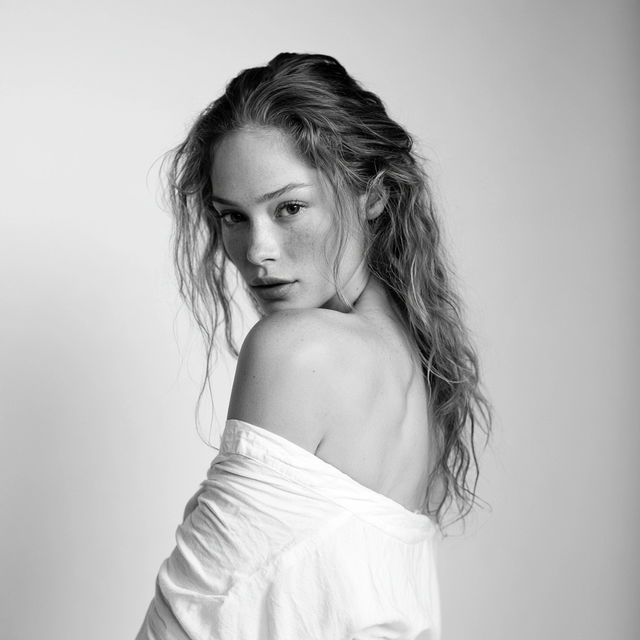 Portrait shot over the shoulder style, Midjourney V8.2, render 3 of 4