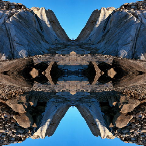 Symmetrical composition style (Modifiers), Midjourney V8.2
